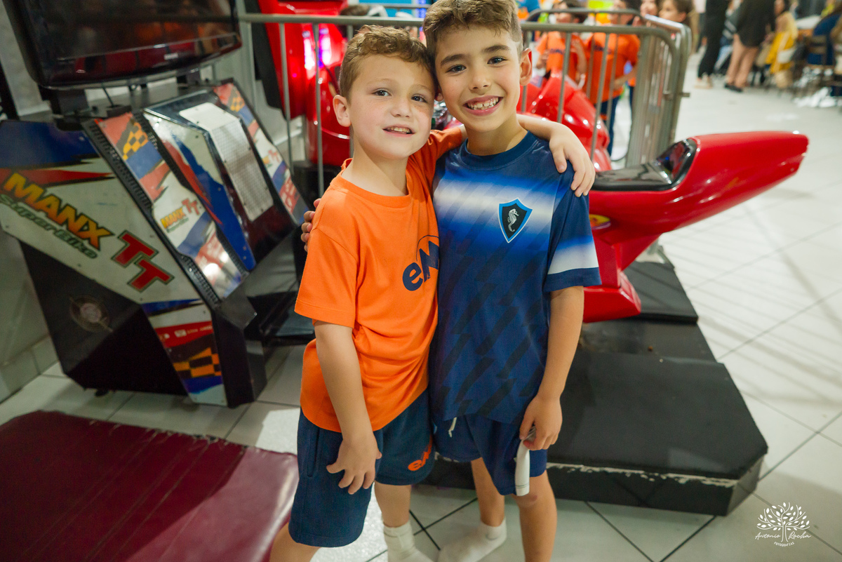 aniversário infantil - fotografia infantil - fotógrafa infantil - festa de aniversário - fotógrafa de família - história em família - infância - festa da Teté - bolo de aniversário - fotógrafo em Pelotas - Antonio Rocha Fotografias – tio Guigui – renata 