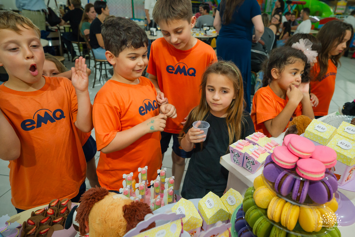 aniversário infantil - fotografia infantil - fotógrafa infantil - festa de aniversário - fotógrafa de família - história em família - infância - festa da Teté - bolo de aniversário - fotógrafo em Pelotas - Antonio Rocha Fotografias – tio Guigui – renata 