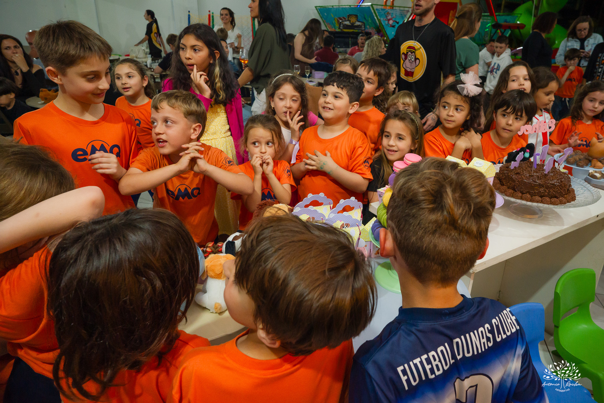 aniversário infantil - fotografia infantil - fotógrafa infantil - festa de aniversário - fotógrafa de família - história em família - infância - festa da Teté - bolo de aniversário - fotógrafo em Pelotas - Antonio Rocha Fotografias – tio Guigui – renata 