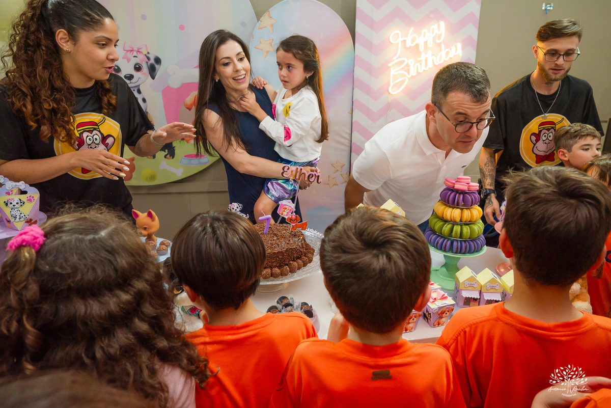 aniversário infantil - fotografia infantil - fotógrafa infantil - festa de aniversário - fotógrafa de família - história em família - infância - festa da Teté - bolo de aniversário - fotógrafo em Pelotas - Antonio Rocha Fotografias – tio Guigui – renata 