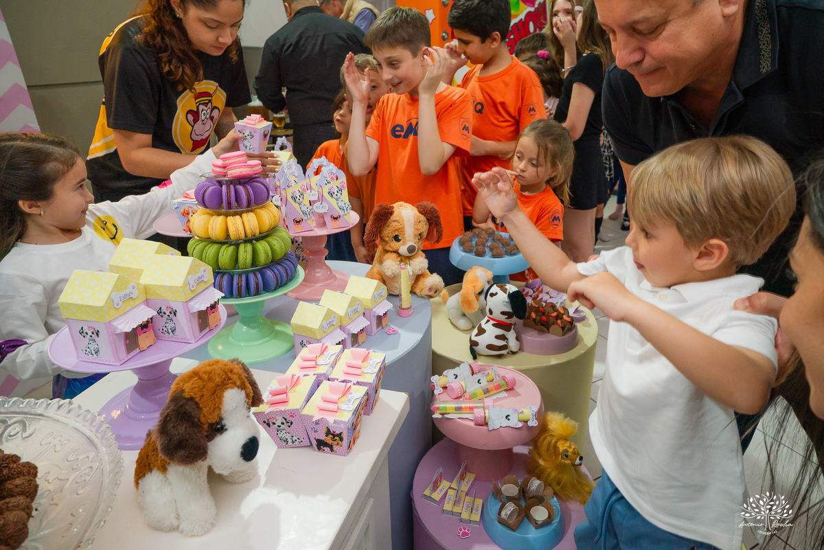 aniversário infantil - fotografia infantil - fotógrafa infantil - festa de aniversário - fotógrafa de família - história em família - infância - festa da Teté - bolo de aniversário - fotógrafo em Pelotas - Antonio Rocha Fotografias – tio Guigui – renata 