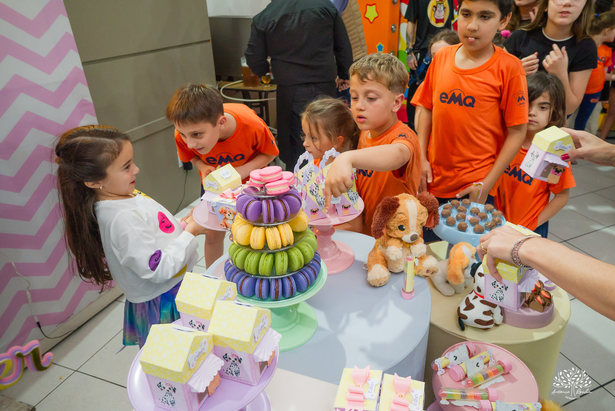 aniversário infantil - fotografia infantil - fotógrafa infantil - festa de aniversário - fotógrafa de família - história em família - infância - festa da Teté - bolo de aniversário - fotógrafo em Pelotas - Antonio Rocha Fotografias – tio Guigui – renata 
