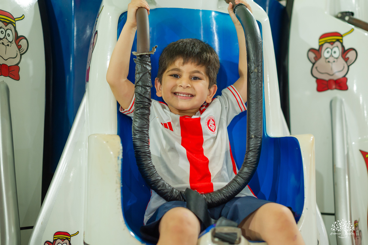 aniversário infantil - fotografia infantil - fotógrafa infantil - festa de aniversário - fotógrafa de família - história em família - infância - festa da Teté - bolo de aniversário - fotógrafo em Pelotas - Antonio Rocha Fotografias – tio Guigui – renata 