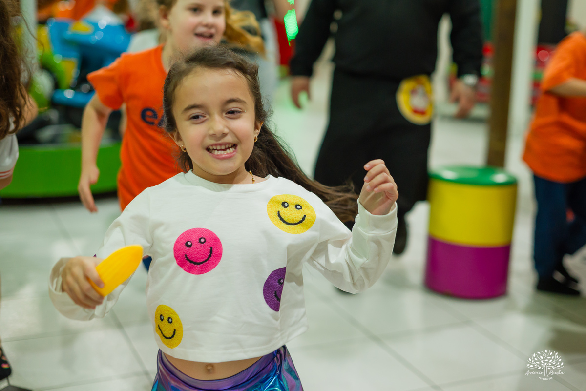 aniversário infantil - fotografia infantil - fotógrafa infantil - festa de aniversário - fotógrafa de família - história em família - infância - festa da Teté - bolo de aniversário - fotógrafo em Pelotas - Antonio Rocha Fotografias – tio Guigui – renata 