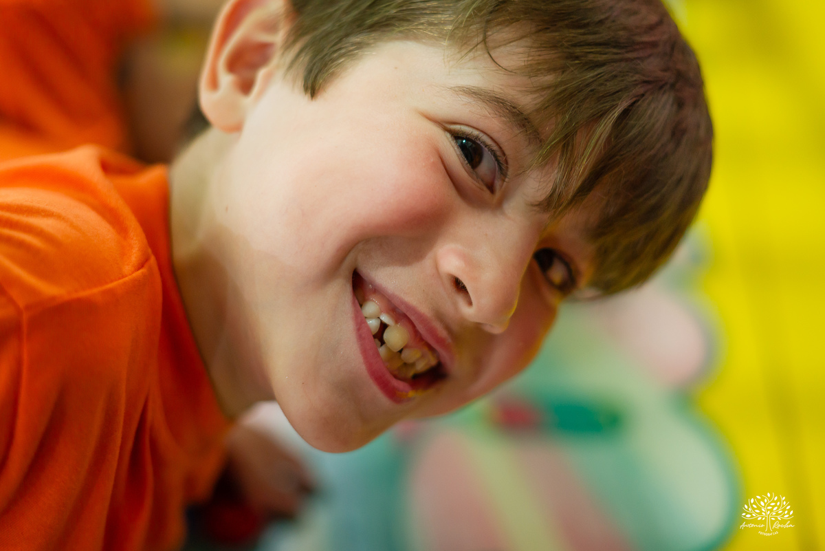 aniversário infantil - fotografia infantil - fotógrafa infantil - festa de aniversário - fotógrafa de família - história em família - infância - festa da Teté - bolo de aniversário - fotógrafo em Pelotas - Antonio Rocha Fotografias – tio Guigui – renata 