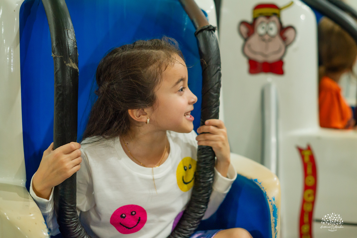 aniversário infantil - fotografia infantil - fotógrafa infantil - festa de aniversário - fotógrafa de família - história em família - infância - festa da Teté - bolo de aniversário - fotógrafo em Pelotas - Antonio Rocha Fotografias – tio Guigui – renata 