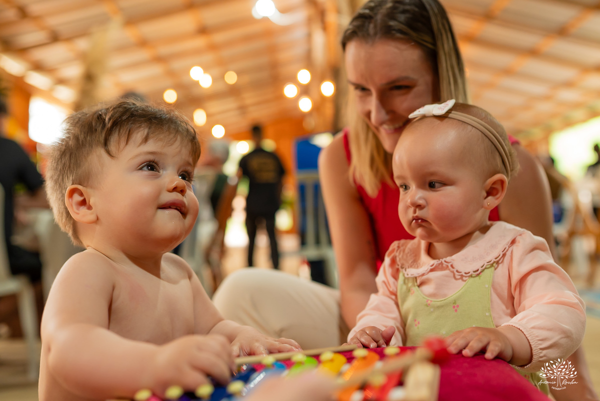 primeiro aninho - primeira volta ao sol - fotografia infantil - aniversário infantil  - ensaio de um ano - festa de aniversário - Theodoro - família - Pousada - Refúgio Santa Eulália - fotógrafo de crianças - bolhas de sabão - parabéns - Antonio Rocha