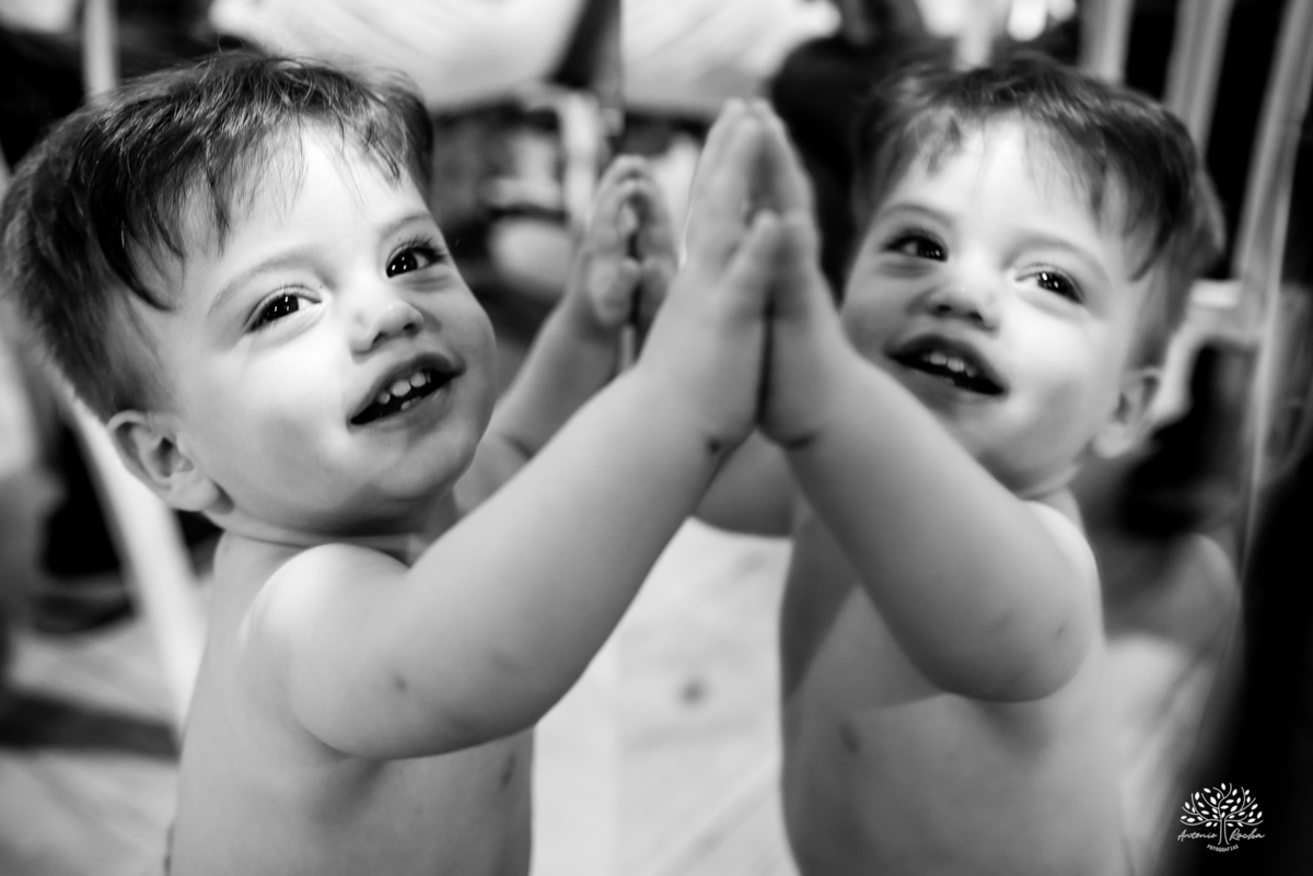 primeiro aninho - primeira volta ao sol - fotografia infantil - aniversário infantil  - ensaio de um ano - festa de aniversário - Theodoro - família - Pousada - Refúgio Santa Eulália - fotógrafo de crianças - bolhas de sabão - parabéns - Antonio Rocha
