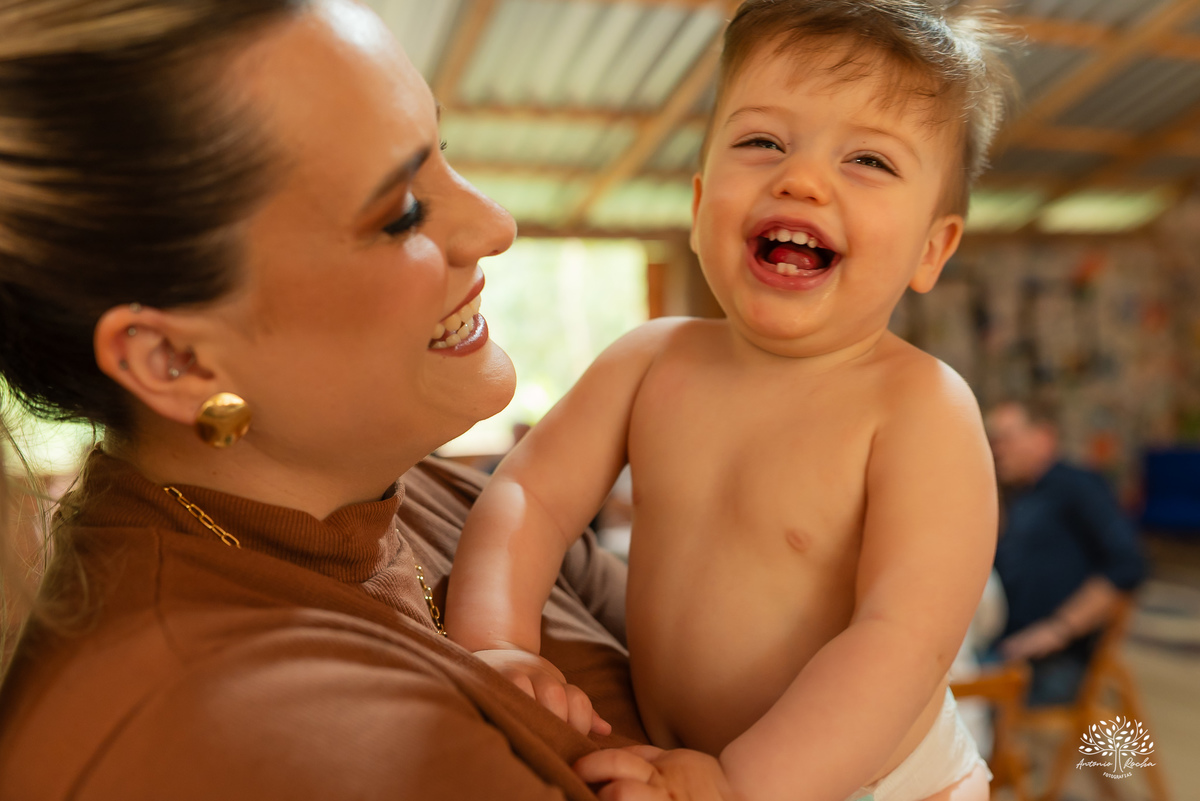 primeiro aninho - primeira volta ao sol - fotografia infantil - aniversário infantil  - ensaio de um ano - festa de aniversário - Theodoro - família - Pousada - Refúgio Santa Eulália - fotógrafo de crianças - bolhas de sabão - parabéns - Antonio Rocha