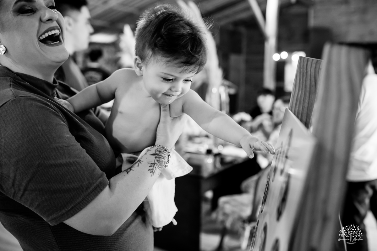 primeiro aninho - primeira volta ao sol - fotografia infantil - aniversário infantil  - ensaio de um ano - festa de aniversário - Theodoro - família - Pousada - Refúgio Santa Eulália - fotógrafo de crianças - bolhas de sabão - parabéns - Antonio Rocha