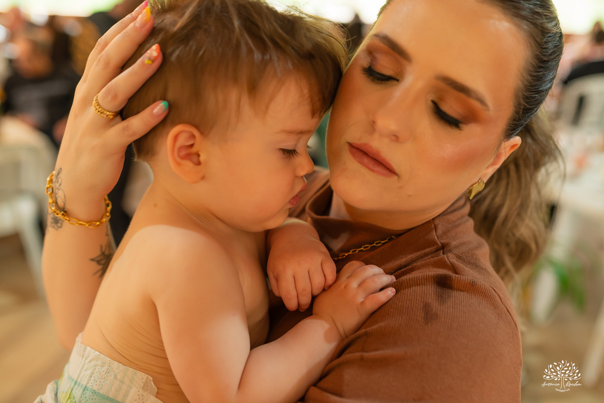 primeiro aninho - primeira volta ao sol - fotografia infantil - aniversário infantil  - ensaio de um ano - festa de aniversário - Theodoro - família - Pousada - Refúgio Santa Eulália - fotógrafo de crianças - bolhas de sabão - parabéns - Antonio Rocha