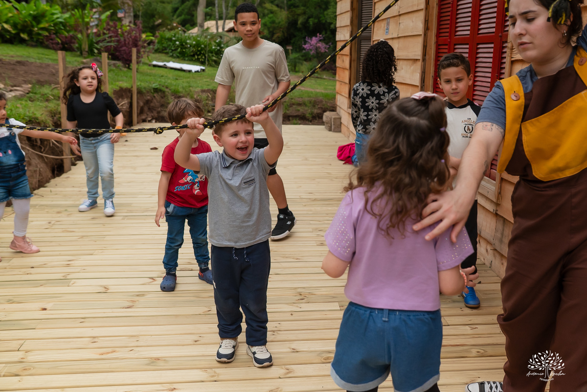 primeiro aninho - primeira volta ao sol - fotografia infantil - aniversário infantil  - ensaio de um ano - festa de aniversário - Theodoro - família - Pousada - Refúgio Santa Eulália - fotógrafo de crianças - bolhas de sabão - parabéns - Antonio Rocha