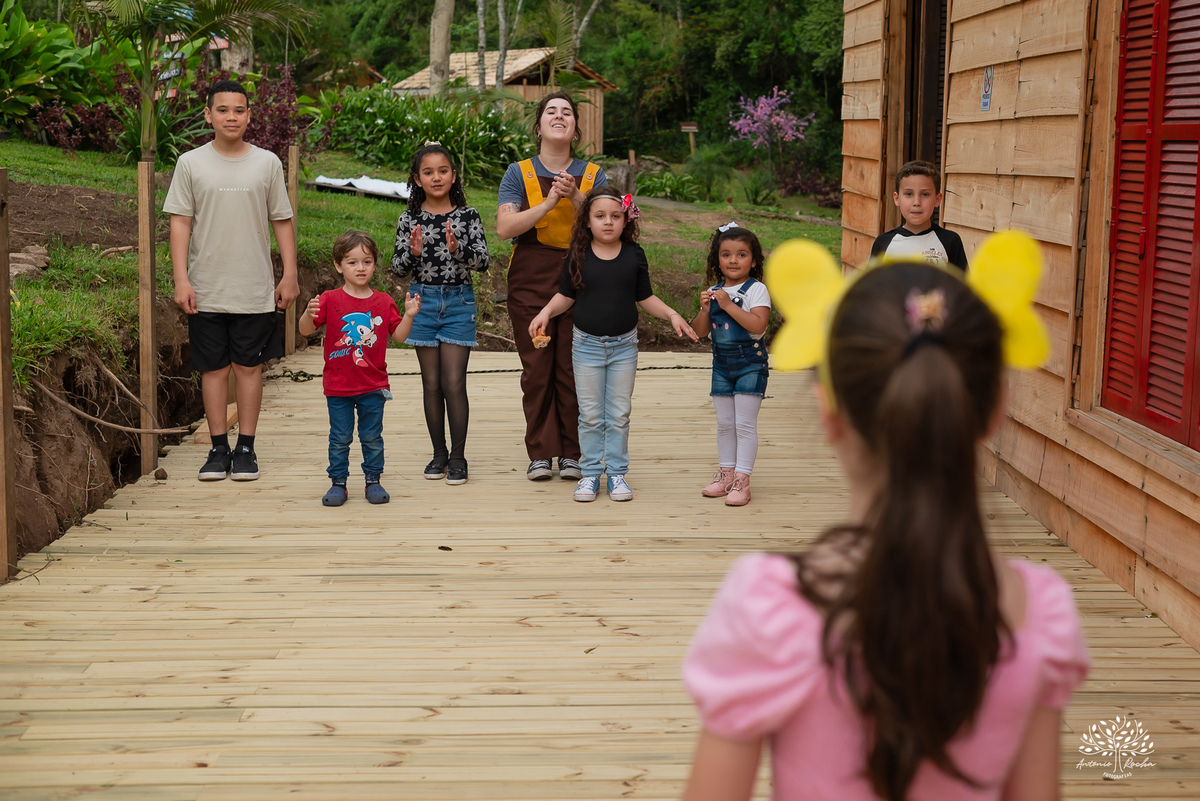 primeiro aninho - primeira volta ao sol - fotografia infantil - aniversário infantil  - ensaio de um ano - festa de aniversário - Theodoro - família - Pousada - Refúgio Santa Eulália - fotógrafo de crianças - bolhas de sabão - parabéns - Antonio Rocha