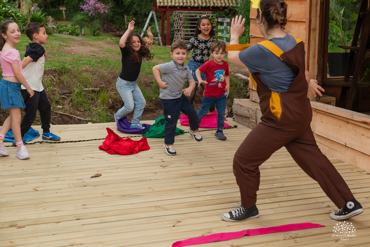 primeiro aninho - primeira volta ao sol - fotografia infantil - aniversário infantil  - ensaio de um ano - festa de aniversário - Theodoro - família - Pousada - Refúgio Santa Eulália - fotógrafo de crianças - bolhas de sabão - parabéns - Antonio Rocha