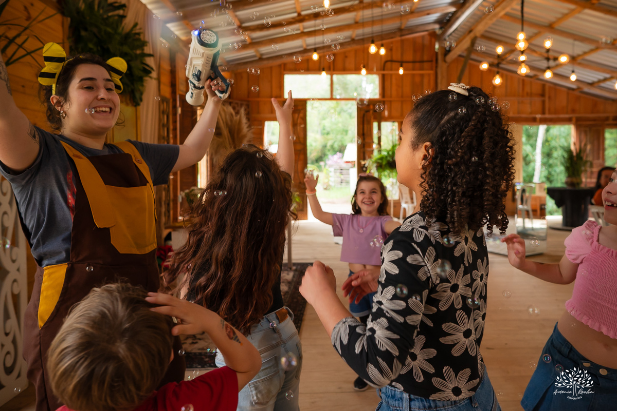 primeiro aninho - primeira volta ao sol - fotografia infantil - aniversário infantil  - ensaio de um ano - festa de aniversário - Theodoro - família - Pousada - Refúgio Santa Eulália - fotógrafo de crianças - bolhas de sabão - parabéns - Antonio Rocha