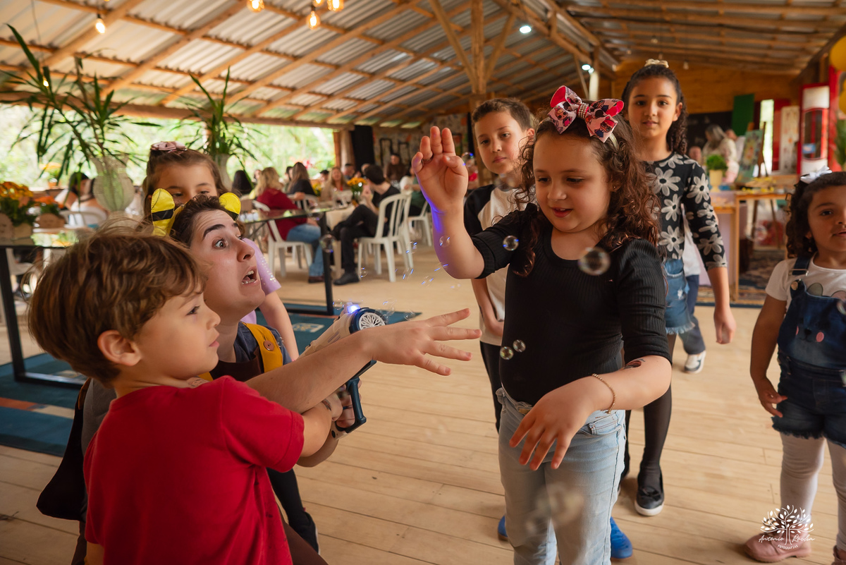 primeiro aninho - primeira volta ao sol - fotografia infantil - aniversário infantil  - ensaio de um ano - festa de aniversário - Theodoro - família - Pousada - Refúgio Santa Eulália - fotógrafo de crianças - bolhas de sabão - parabéns - Antonio Rocha