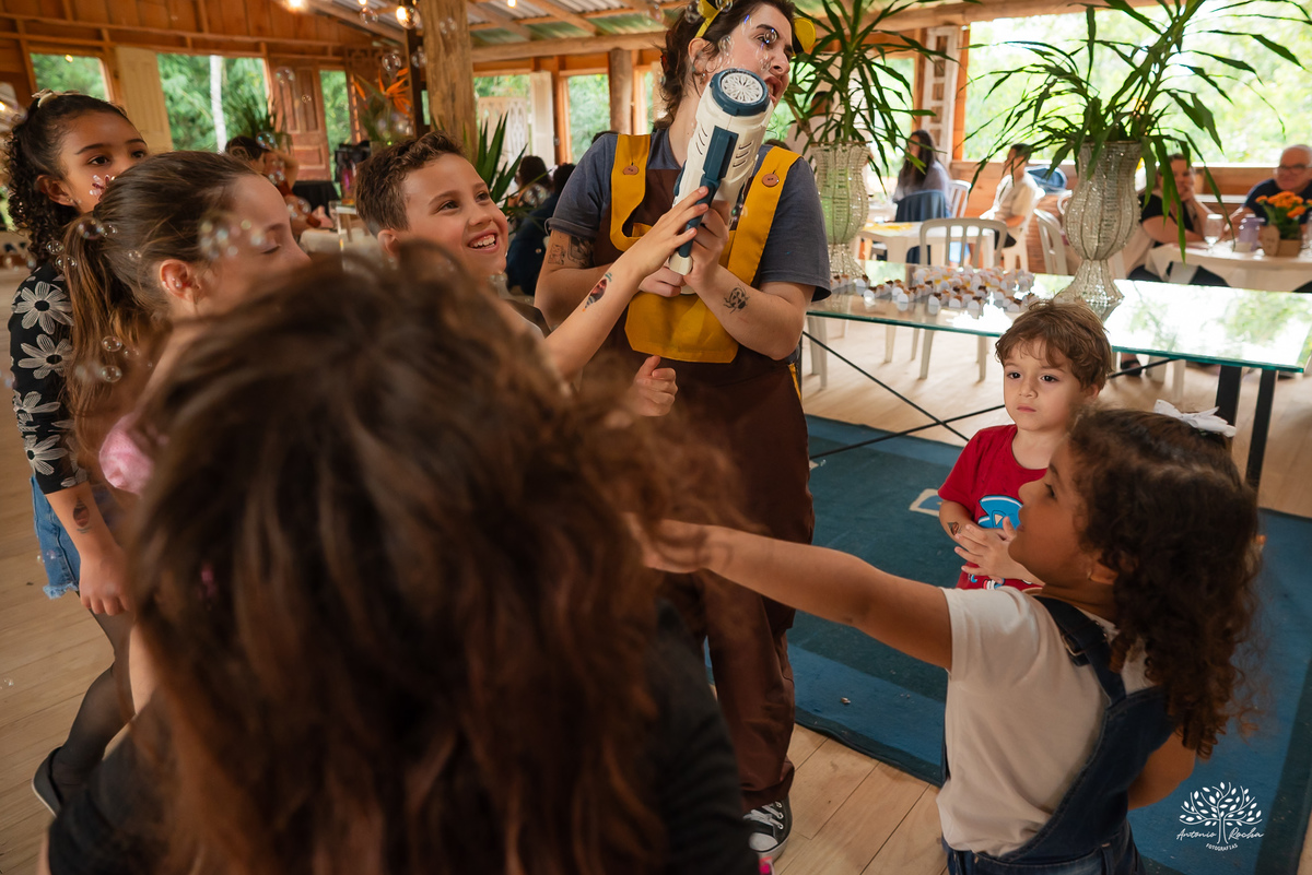 primeiro aninho - primeira volta ao sol - fotografia infantil - aniversário infantil  - ensaio de um ano - festa de aniversário - Theodoro - família - Pousada - Refúgio Santa Eulália - fotógrafo de crianças - bolhas de sabão - parabéns - Antonio Rocha
