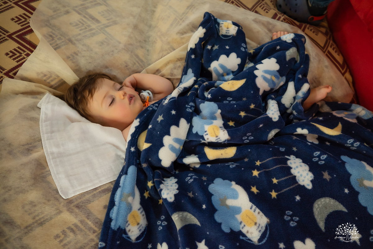 primeiro aninho - primeira volta ao sol - fotografia infantil - aniversário infantil  - ensaio de um ano - festa de aniversário - Theodoro - família - Pousada - Refúgio Santa Eulália - fotógrafo de crianças - bolhas de sabão - parabéns - Antonio Rocha