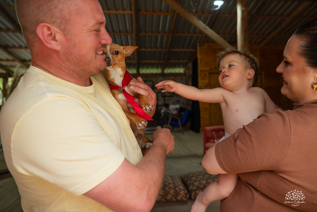 primeiro aninho - primeira volta ao sol - fotografia infantil - aniversário infantil  - ensaio de um ano - festa de aniversário - Theodoro - família - Pousada - Refúgio Santa Eulália - fotógrafo de crianças - bolhas de sabão - parabéns - Antonio Rocha