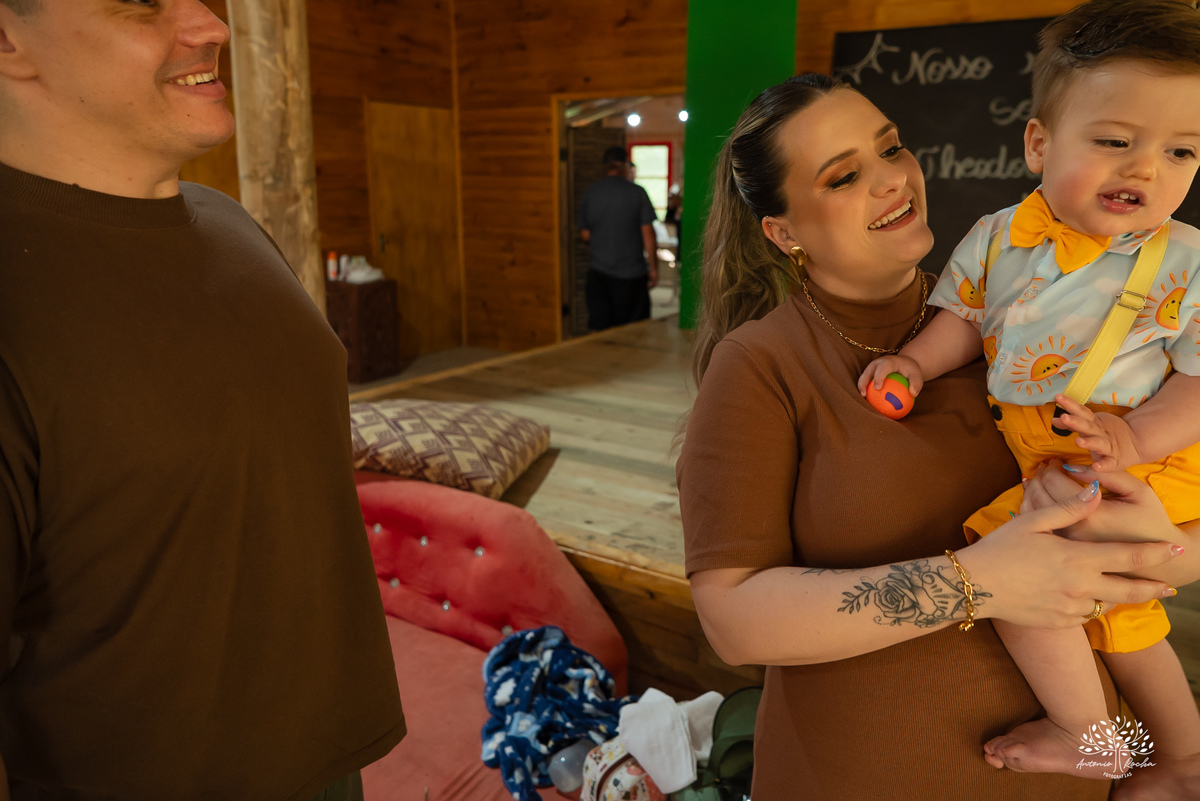 primeiro aninho - primeira volta ao sol - fotografia infantil - aniversário infantil  - ensaio de um ano - festa de aniversário - Theodoro - família - Pousada - Refúgio Santa Eulália - fotógrafo de crianças - bolhas de sabão - parabéns - Antonio Rocha