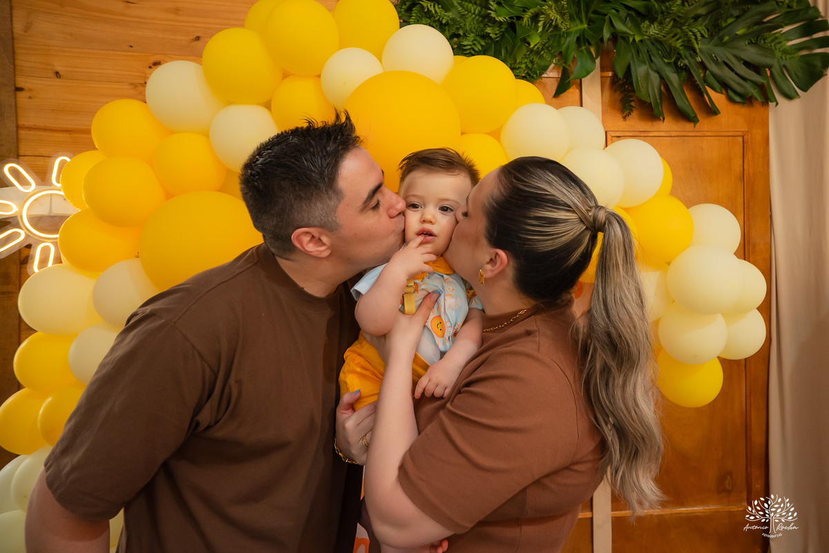 primeiro aninho - primeira volta ao sol - fotografia infantil - aniversário infantil  - ensaio de um ano - festa de aniversário - Theodoro - família - Pousada - Refúgio Santa Eulália - fotógrafo de crianças - bolhas de sabão - parabéns - Antonio Rocha