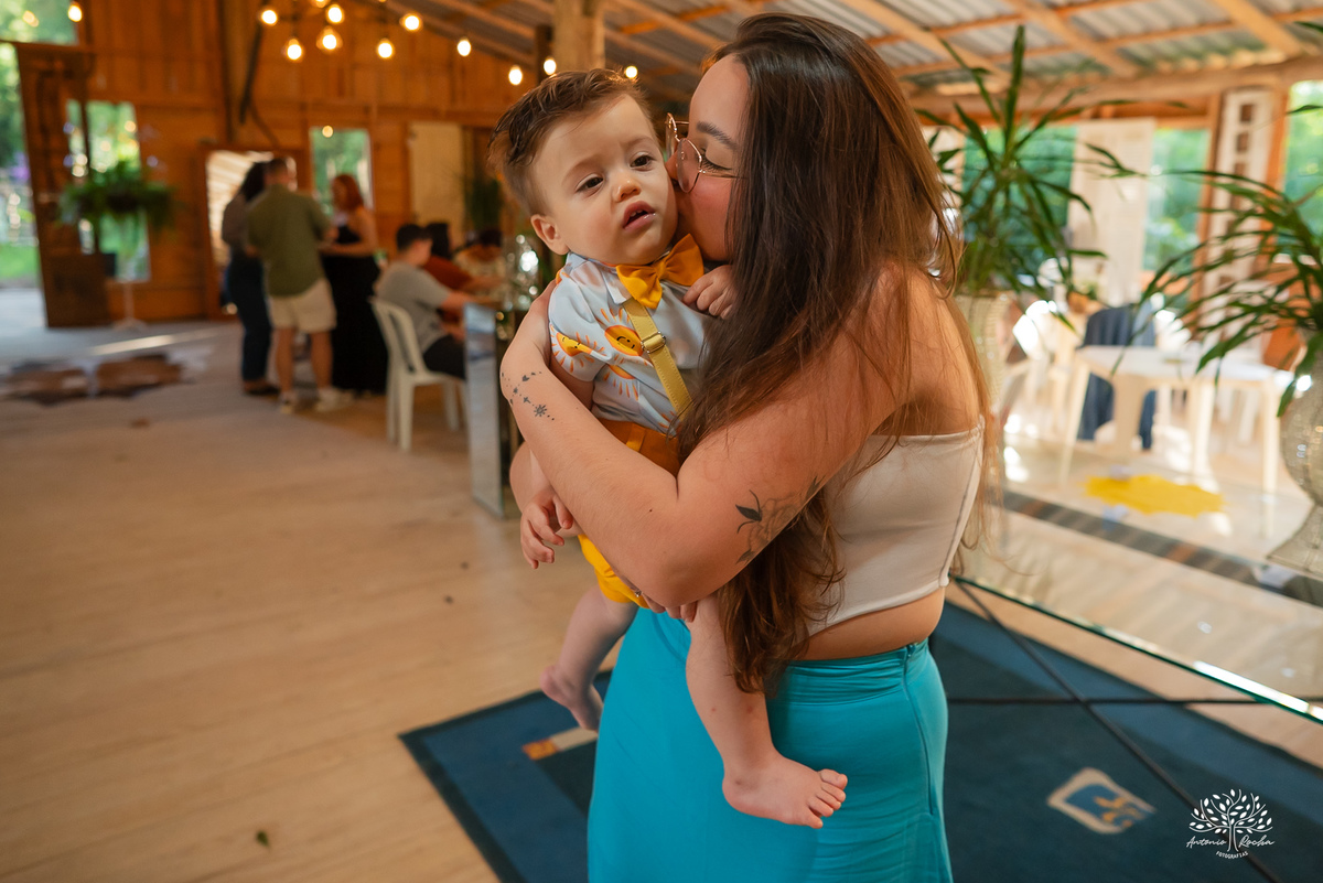 primeiro aninho - primeira volta ao sol - fotografia infantil - aniversário infantil  - ensaio de um ano - festa de aniversário - Theodoro - família - Pousada - Refúgio Santa Eulália - fotógrafo de crianças - bolhas de sabão - parabéns - Antonio Rocha
