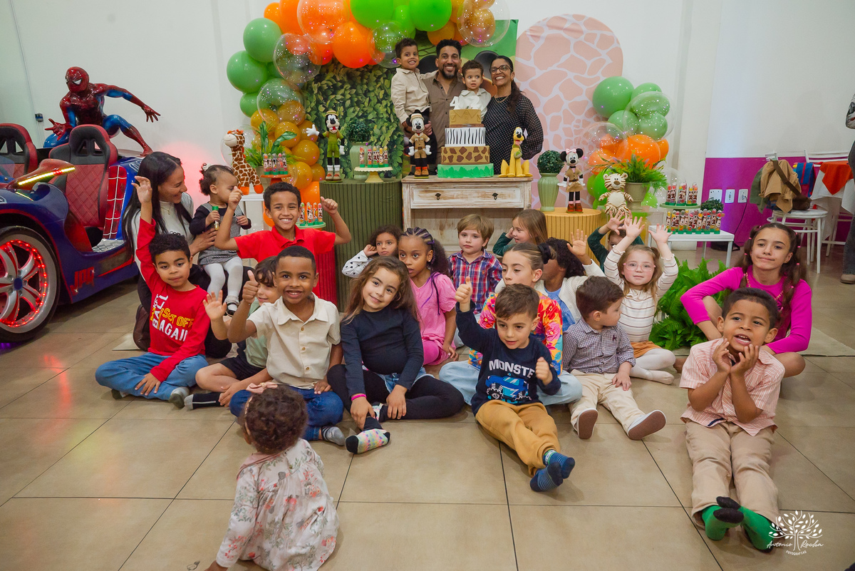 aniversário infantil - fotografia infantil - fotógrafo de festa - fotografia de irmãos - celebração em dose dupla - fotos de família - fotografia de aniversário - fotógrafo em Pelotas - fotografia documental - festa infantil - Antonio Rocha Fotografias