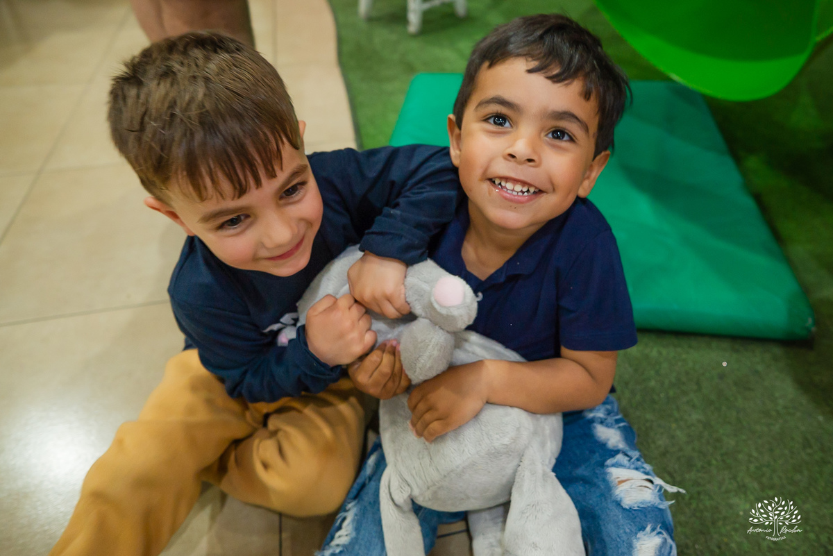 aniversário infantil - fotografia infantil - fotógrafo de festa - fotografia de irmãos - celebração em dose dupla - fotos de família - fotografia de aniversário - fotógrafo em Pelotas - fotografia documental - festa infantil - Antonio Rocha Fotografias