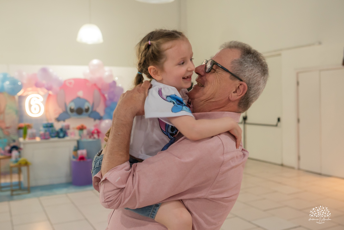 fotografia infantil - aniversário - infância - família - tobogã - salão Cliff Kids - festa personalizada - Stitch - Angel - tema de festa - carinho familiar - fotos espontâneas  - fotógrafo de infância - Antonio Rocha Fotografias - Pelotas