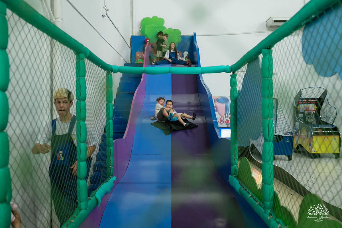fotografia infantil - aniversário - infância - família - tobogã - salão Cliff Kids - festa personalizada - Stitch - Angel - tema de festa - carinho familiar - fotos espontâneas  - fotógrafo de infância - Antonio Rocha Fotografias - Pelotas
