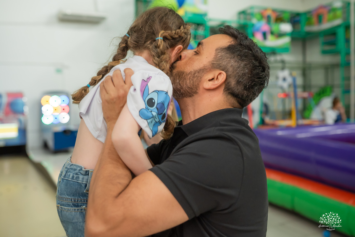 fotografia infantil - aniversário - infância - família - tobogã - salão Cliff Kids - festa personalizada - Stitch - Angel - tema de festa - carinho familiar - fotos espontâneas  - fotógrafo de infância - Antonio Rocha Fotografias - Pelotas