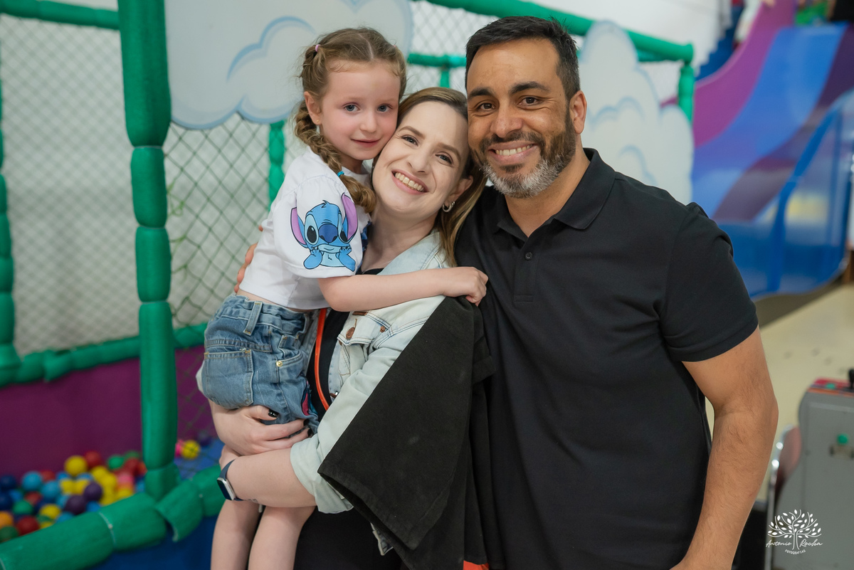 fotografia infantil - aniversário - infância - família - tobogã - salão Cliff Kids - festa personalizada - Stitch - Angel - tema de festa - carinho familiar - fotos espontâneas  - fotógrafo de infância - Antonio Rocha Fotografias - Pelotas