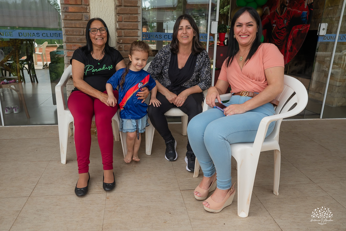aniversário infantil - fotografia de aniversário – Pelotas - festa de 10 anos - futebol de sabão - futebol de campo - fotografia espontânea - fotógrafo Antonio Rocha - Renata Dalbann fotógrafa - festa ao ar livre - fotografia documental infantil - Dunas