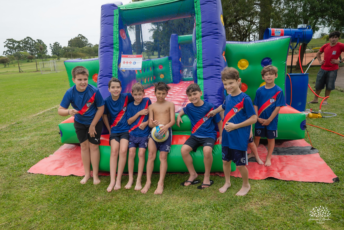 aniversário infantil - fotografia de aniversário – Pelotas - festa de 10 anos - futebol de sabão - futebol de campo - fotografia espontânea - fotógrafo Antonio Rocha - Renata Dalbann fotógrafa - festa ao ar livre - fotografia documental infantil - Dunas