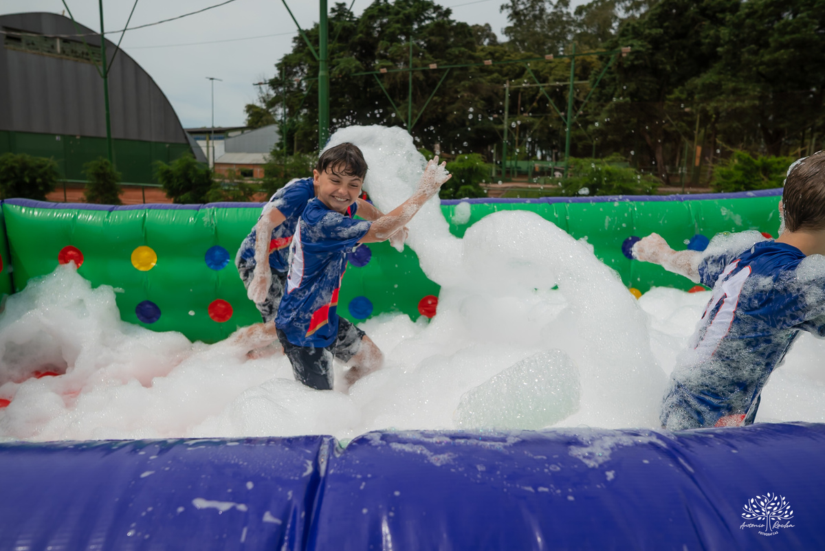 aniversário infantil - fotografia de aniversário – Pelotas - festa de 10 anos - futebol de sabão - futebol de campo - fotografia espontânea - fotógrafo Antonio Rocha - Renata Dalbann fotógrafa - festa ao ar livre - fotografia documental infantil - Dunas