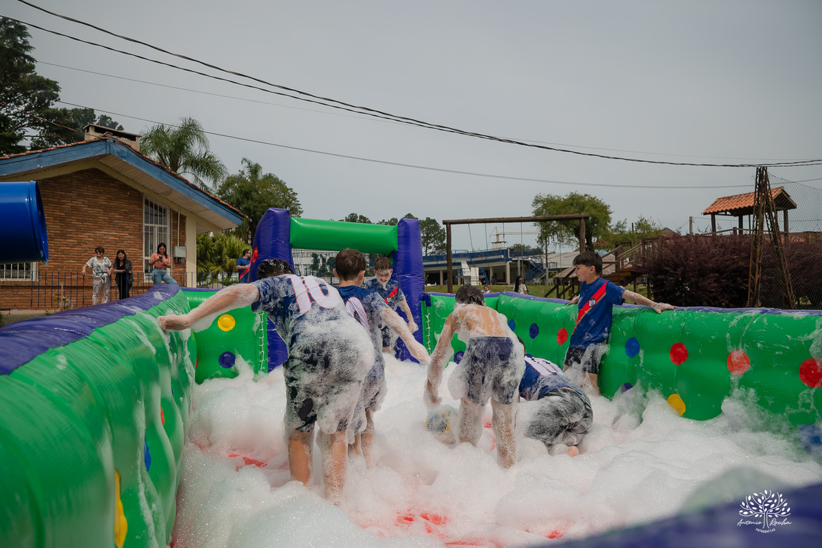 aniversário infantil - fotografia de aniversário – Pelotas - festa de 10 anos - futebol de sabão - futebol de campo - fotografia espontânea - fotógrafo Antonio Rocha - Renata Dalbann fotógrafa - festa ao ar livre - fotografia documental infantil - Dunas