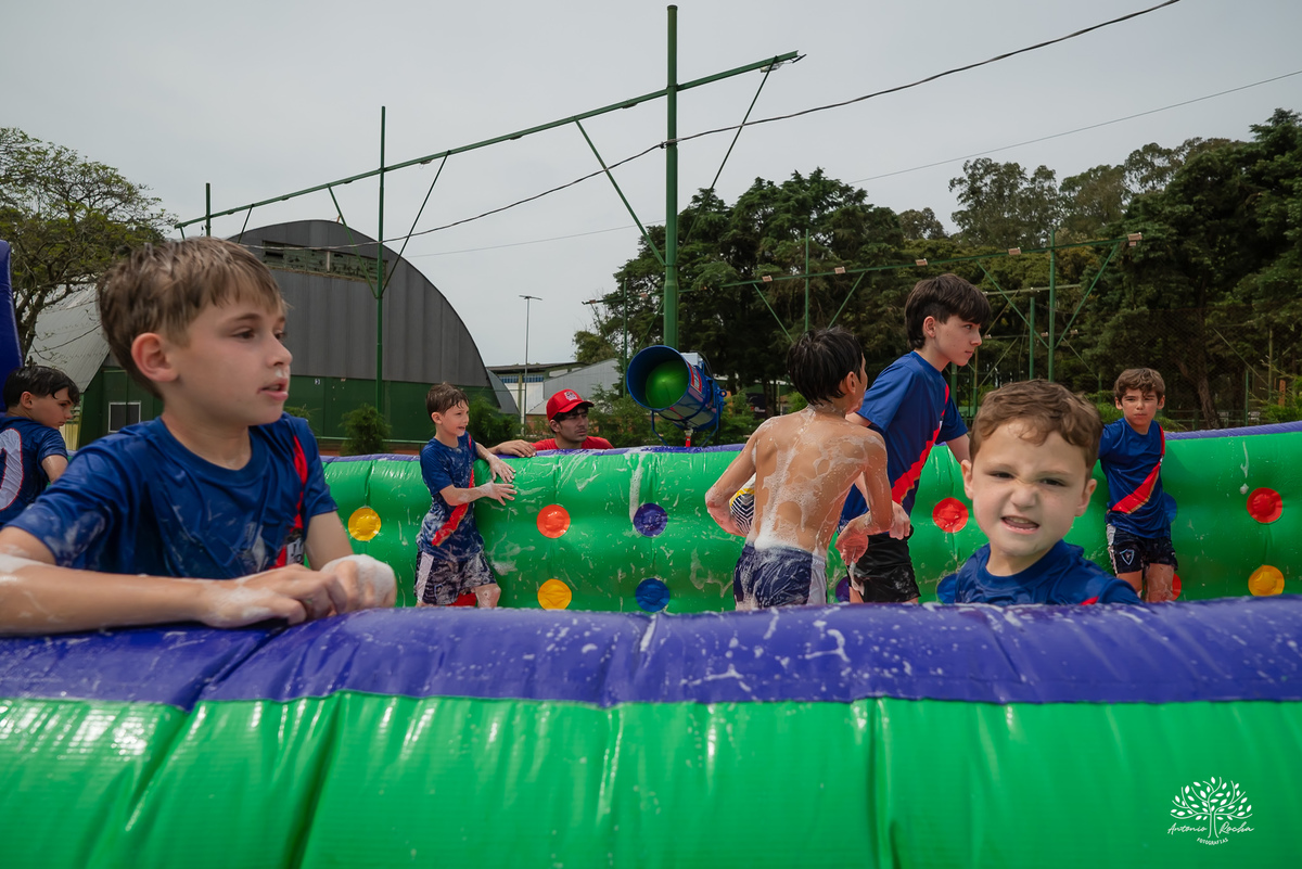 aniversário infantil - fotografia de aniversário – Pelotas - festa de 10 anos - futebol de sabão - futebol de campo - fotografia espontânea - fotógrafo Antonio Rocha - Renata Dalbann fotógrafa - festa ao ar livre - fotografia documental infantil - Dunas