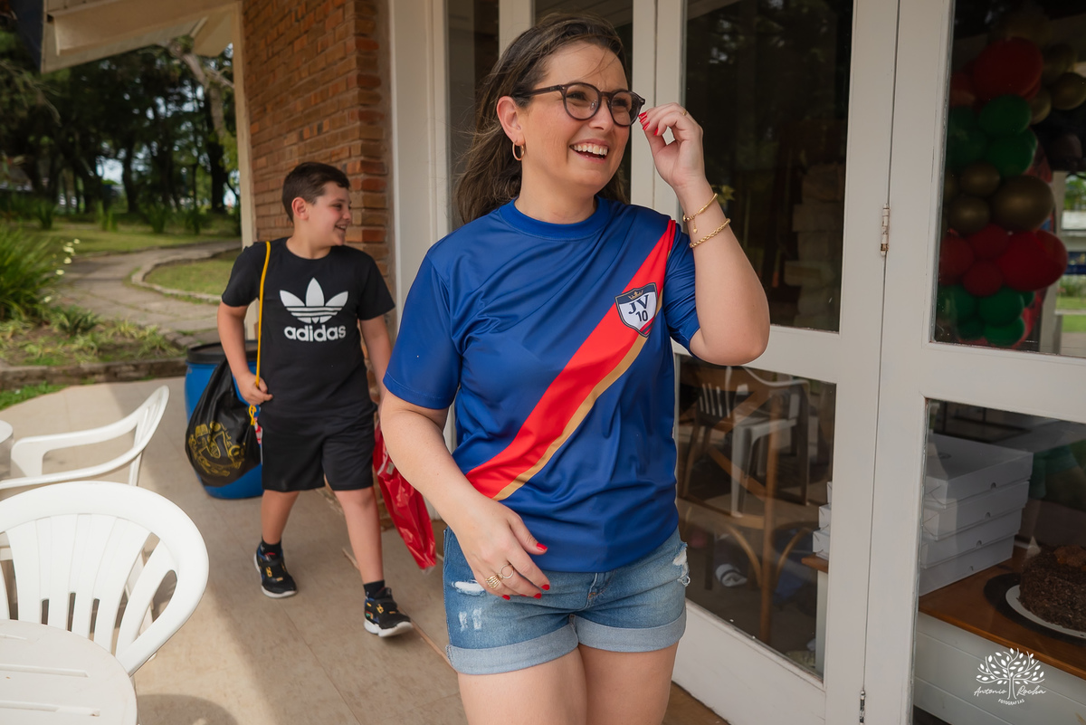 aniversário infantil - fotografia de aniversário – Pelotas - festa de 10 anos - futebol de sabão - futebol de campo - fotografia espontânea - fotógrafo Antonio Rocha - Renata Dalbann fotógrafa - festa ao ar livre - fotografia documental infantil - Dunas