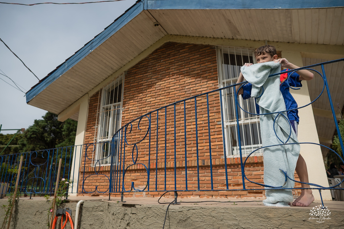 aniversário infantil - fotografia de aniversário – Pelotas - festa de 10 anos - futebol de sabão - futebol de campo - fotografia espontânea - fotógrafo Antonio Rocha - Renata Dalbann fotógrafa - festa ao ar livre - fotografia documental infantil - Dunas