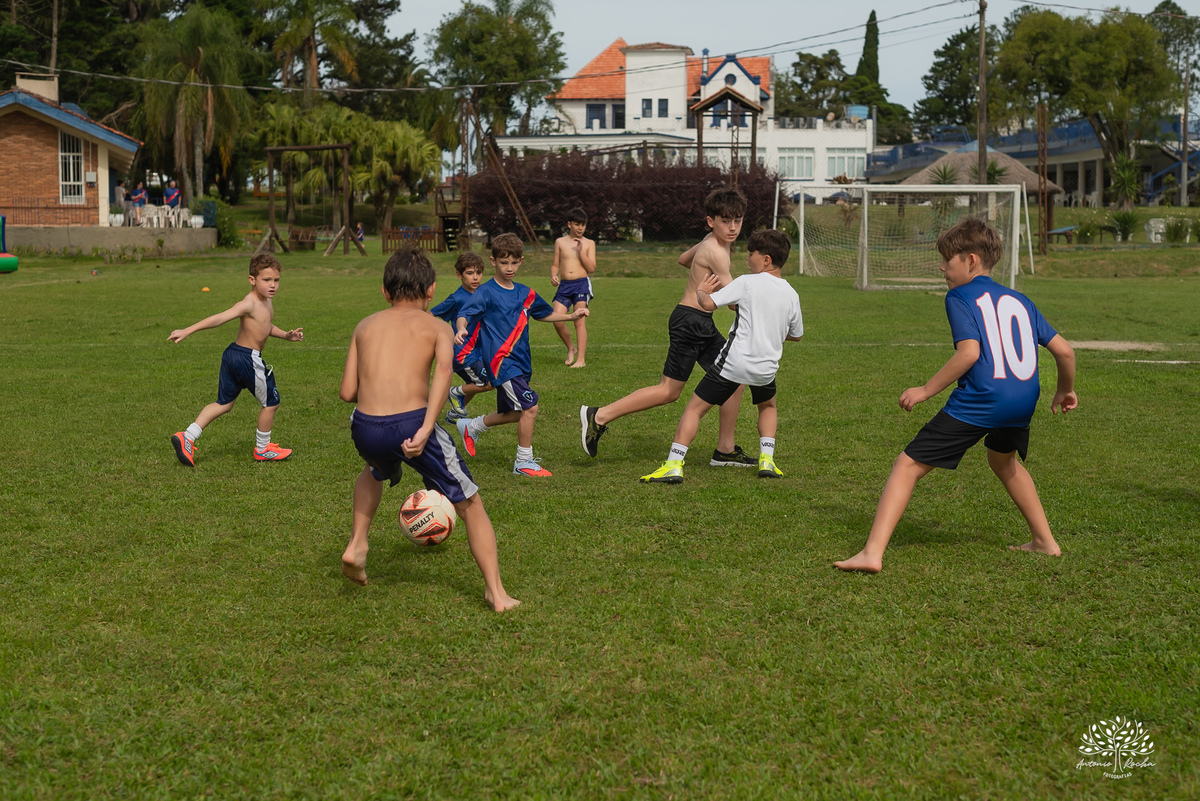 aniversário infantil - fotografia de aniversário – Pelotas - festa de 10 anos - futebol de sabão - futebol de campo - fotografia espontânea - fotógrafo Antonio Rocha - Renata Dalbann fotógrafa - festa ao ar livre - fotografia documental infantil - Dunas