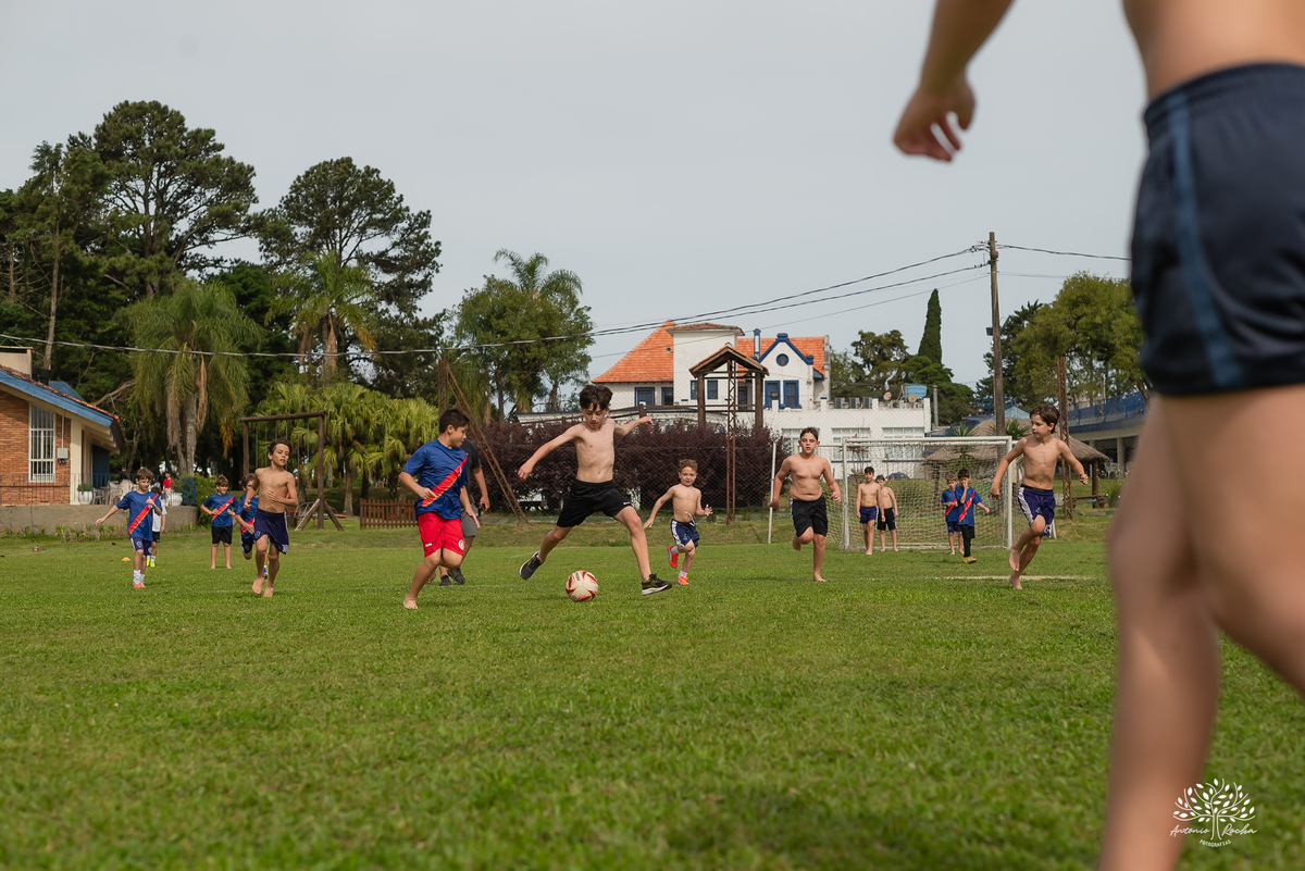 aniversário infantil - fotografia de aniversário – Pelotas - festa de 10 anos - futebol de sabão - futebol de campo - fotografia espontânea - fotógrafo Antonio Rocha - Renata Dalbann fotógrafa - festa ao ar livre - fotografia documental infantil - Dunas