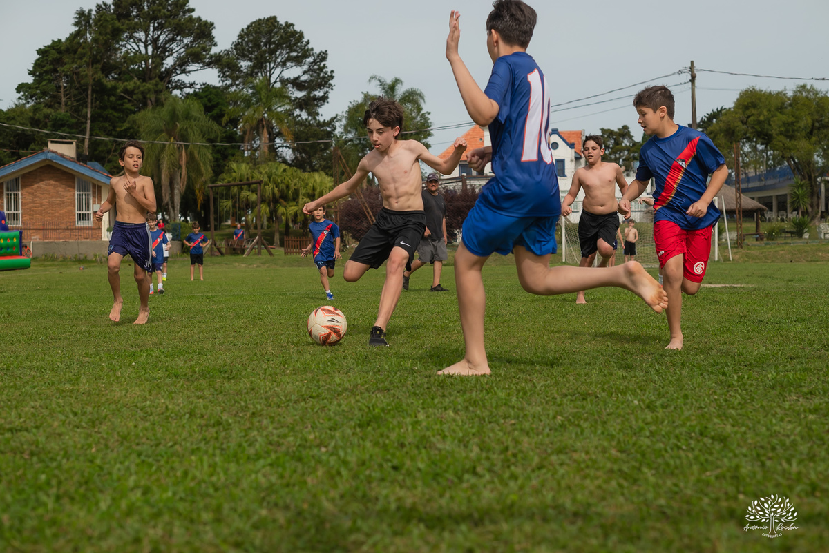 aniversário infantil - fotografia de aniversário – Pelotas - festa de 10 anos - futebol de sabão - futebol de campo - fotografia espontânea - fotógrafo Antonio Rocha - Renata Dalbann fotógrafa - festa ao ar livre - fotografia documental infantil - Dunas