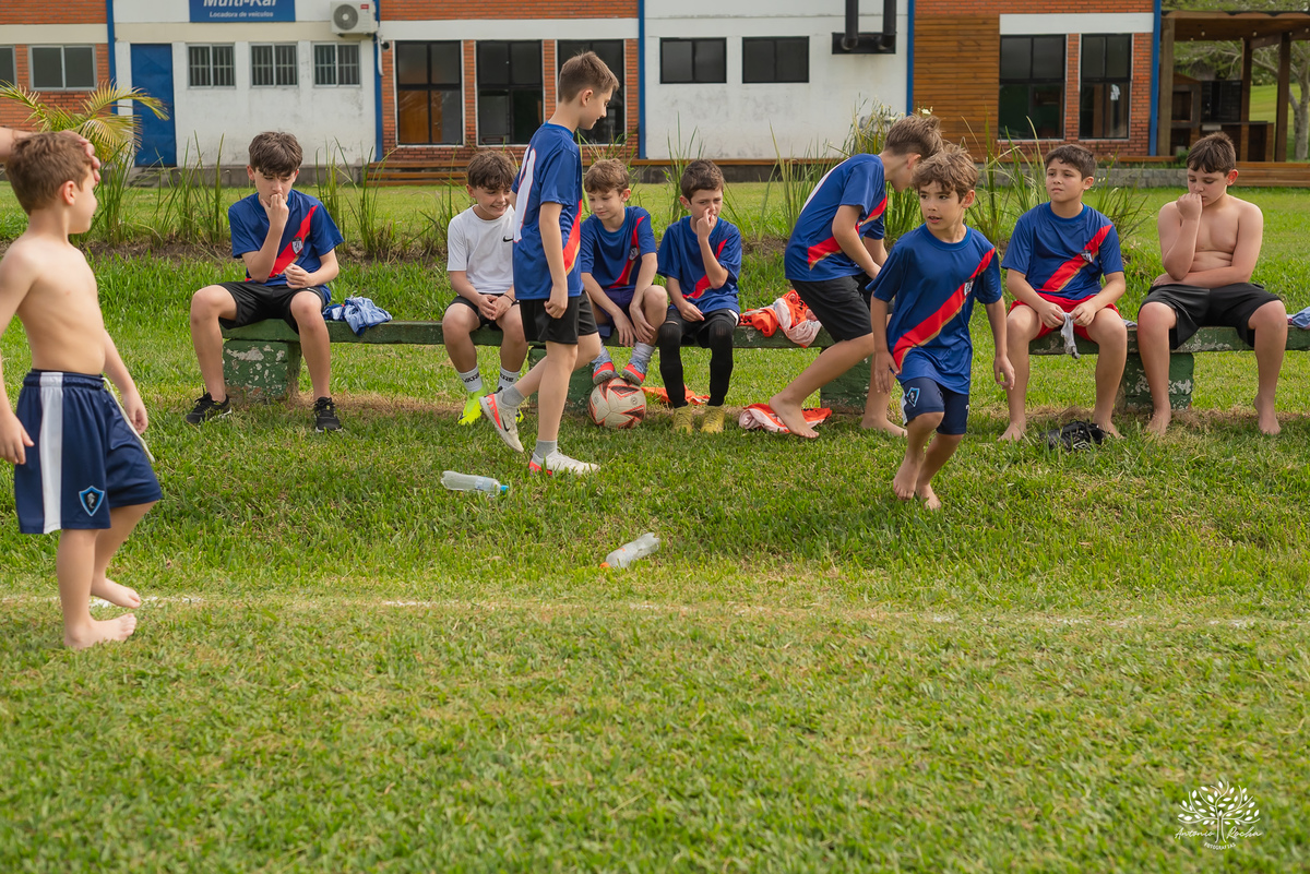 aniversário infantil - fotografia de aniversário – Pelotas - festa de 10 anos - futebol de sabão - futebol de campo - fotografia espontânea - fotógrafo Antonio Rocha - Renata Dalbann fotógrafa - festa ao ar livre - fotografia documental infantil - Dunas