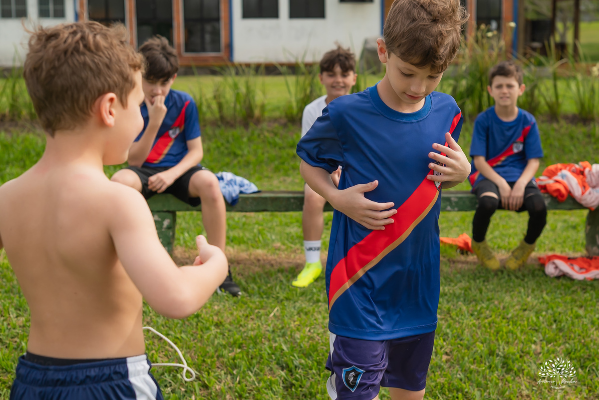 aniversário infantil - fotografia de aniversário – Pelotas - festa de 10 anos - futebol de sabão - futebol de campo - fotografia espontânea - fotógrafo Antonio Rocha - Renata Dalbann fotógrafa - festa ao ar livre - fotografia documental infantil - Dunas