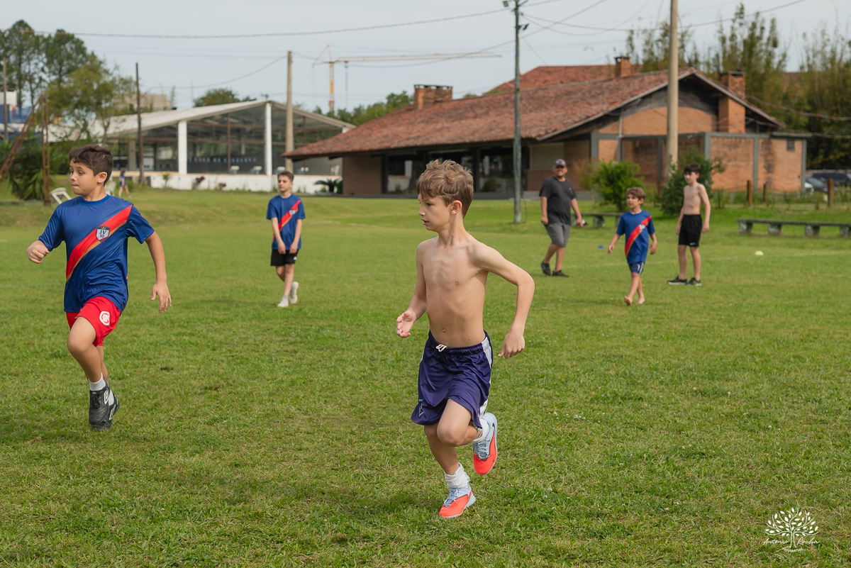 aniversário infantil - fotografia de aniversário – Pelotas - festa de 10 anos - futebol de sabão - futebol de campo - fotografia espontânea - fotógrafo Antonio Rocha - Renata Dalbann fotógrafa - festa ao ar livre - fotografia documental infantil - Dunas