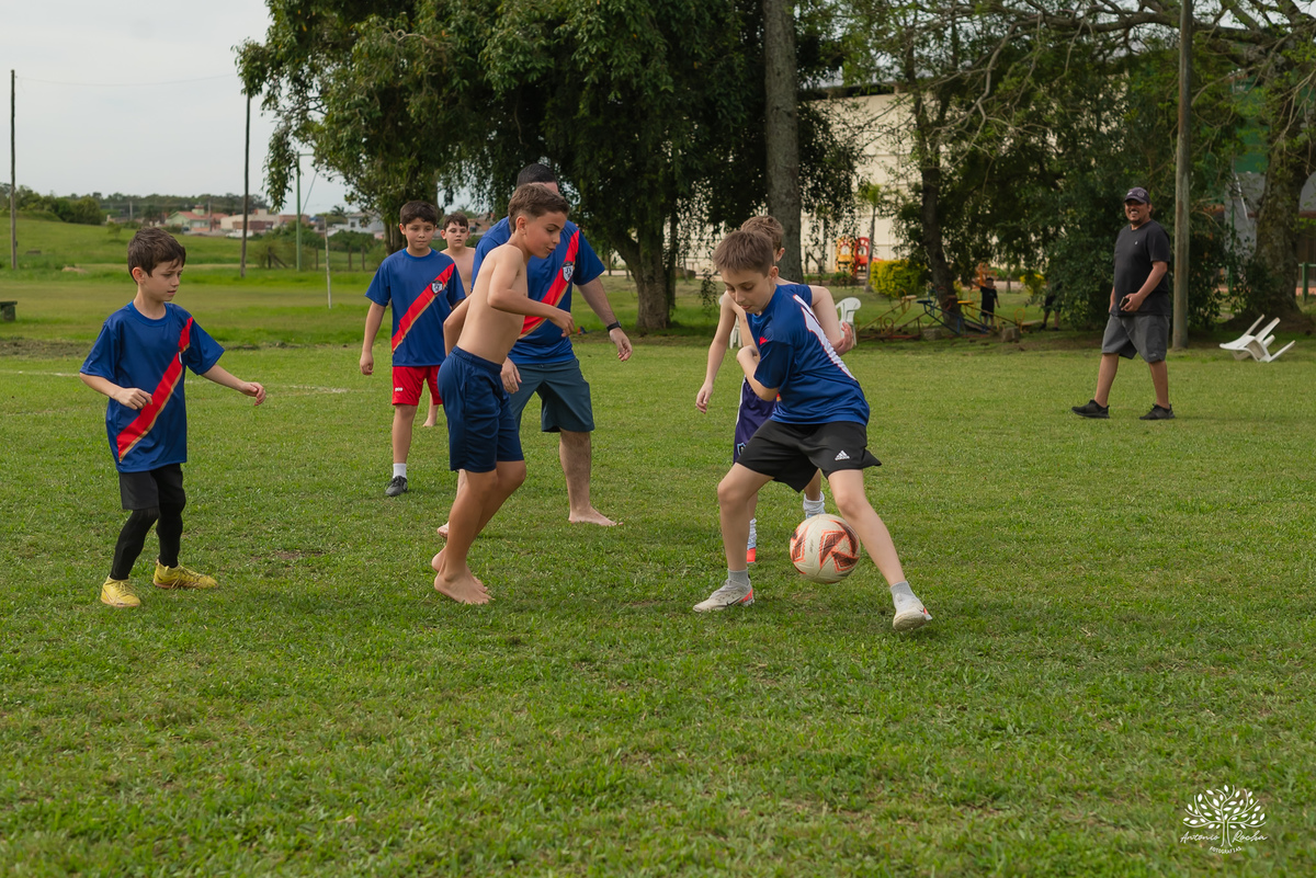 aniversário infantil - fotografia de aniversário – Pelotas - festa de 10 anos - futebol de sabão - futebol de campo - fotografia espontânea - fotógrafo Antonio Rocha - Renata Dalbann fotógrafa - festa ao ar livre - fotografia documental infantil - Dunas