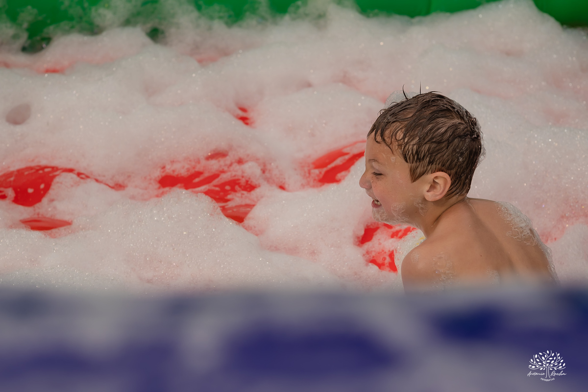 aniversário infantil - fotografia de aniversário – Pelotas - festa de 10 anos - futebol de sabão - futebol de campo - fotografia espontânea - fotógrafo Antonio Rocha - Renata Dalbann fotógrafa - festa ao ar livre - fotografia documental infantil - Dunas