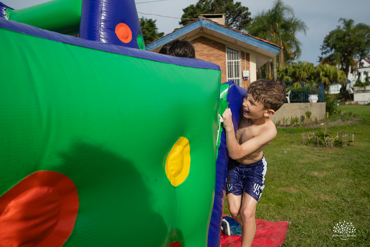 aniversário infantil - fotografia de aniversário – Pelotas - festa de 10 anos - futebol de sabão - futebol de campo - fotografia espontânea - fotógrafo Antonio Rocha - Renata Dalbann fotógrafa - festa ao ar livre - fotografia documental infantil - Dunas