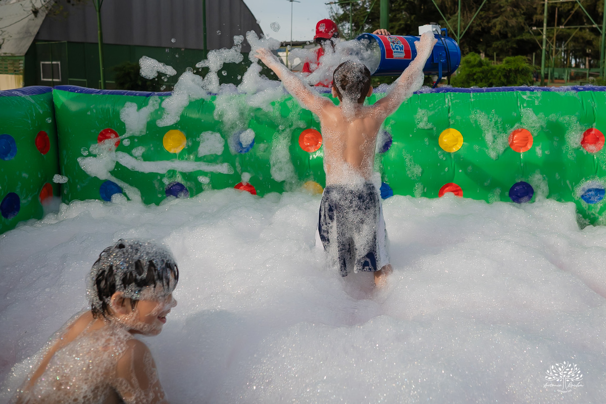 aniversário infantil - fotografia de aniversário – Pelotas - festa de 10 anos - futebol de sabão - futebol de campo - fotografia espontânea - fotógrafo Antonio Rocha - Renata Dalbann fotógrafa - festa ao ar livre - fotografia documental infantil - Dunas