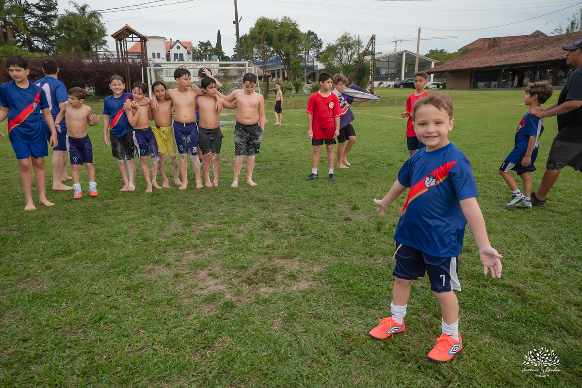 aniversário infantil - fotografia de aniversário – Pelotas - festa de 10 anos - futebol de sabão - futebol de campo - fotografia espontânea - fotógrafo Antonio Rocha - Renata Dalbann fotógrafa - festa ao ar livre - fotografia documental infantil - Dunas